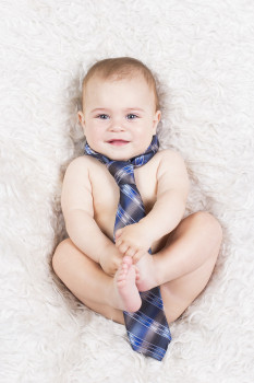 Bebé con corbata